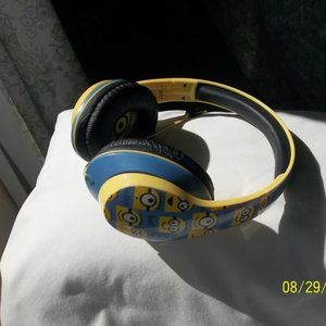 Minion children's headset, padded ears, inline volume